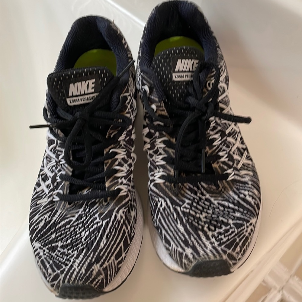 Nike zoom Pegasus 32 black and white. No running miles. Worn for work.